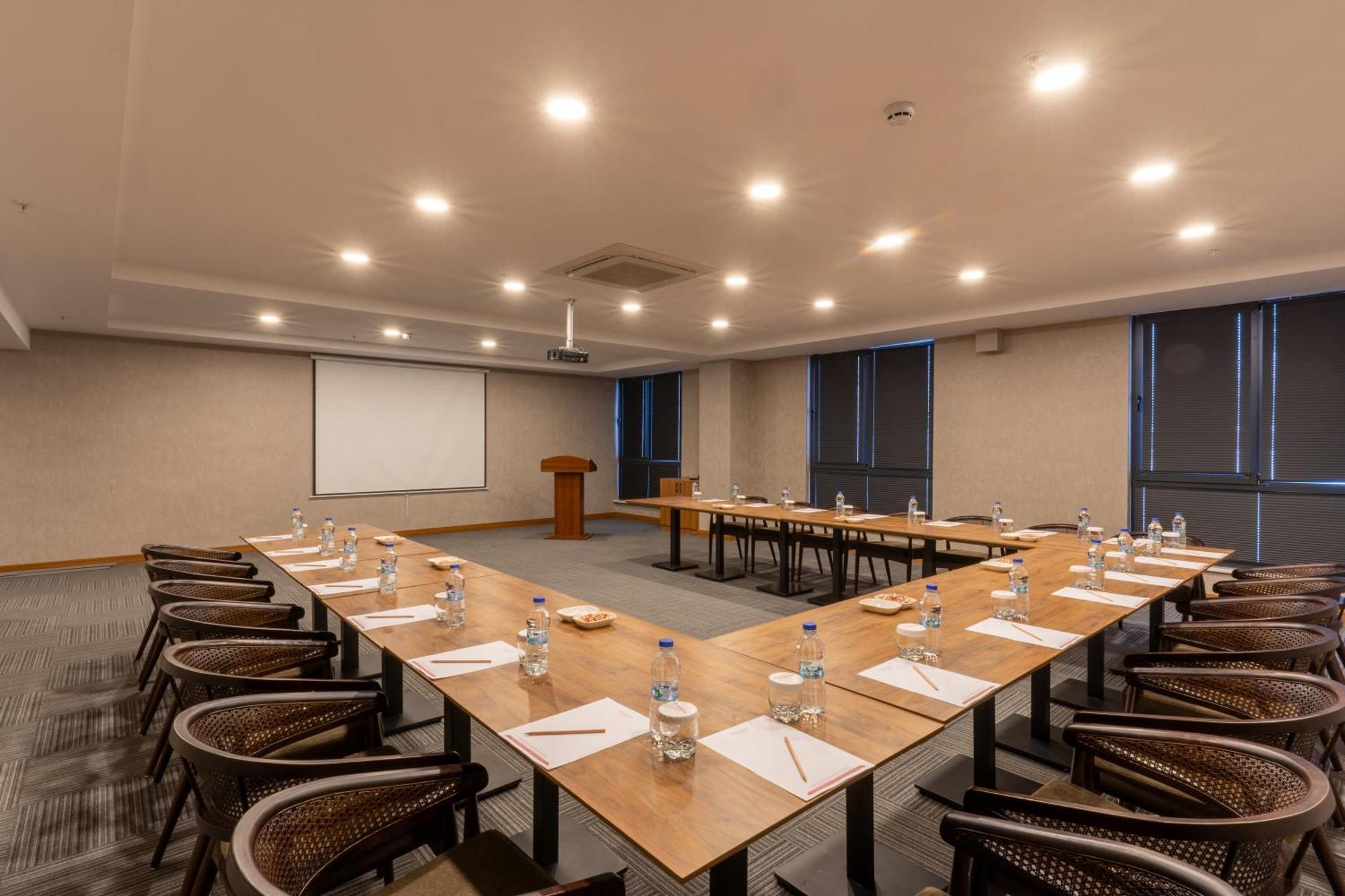 Ramada By Wyndham Gaziantep Hotel Buitenkant foto