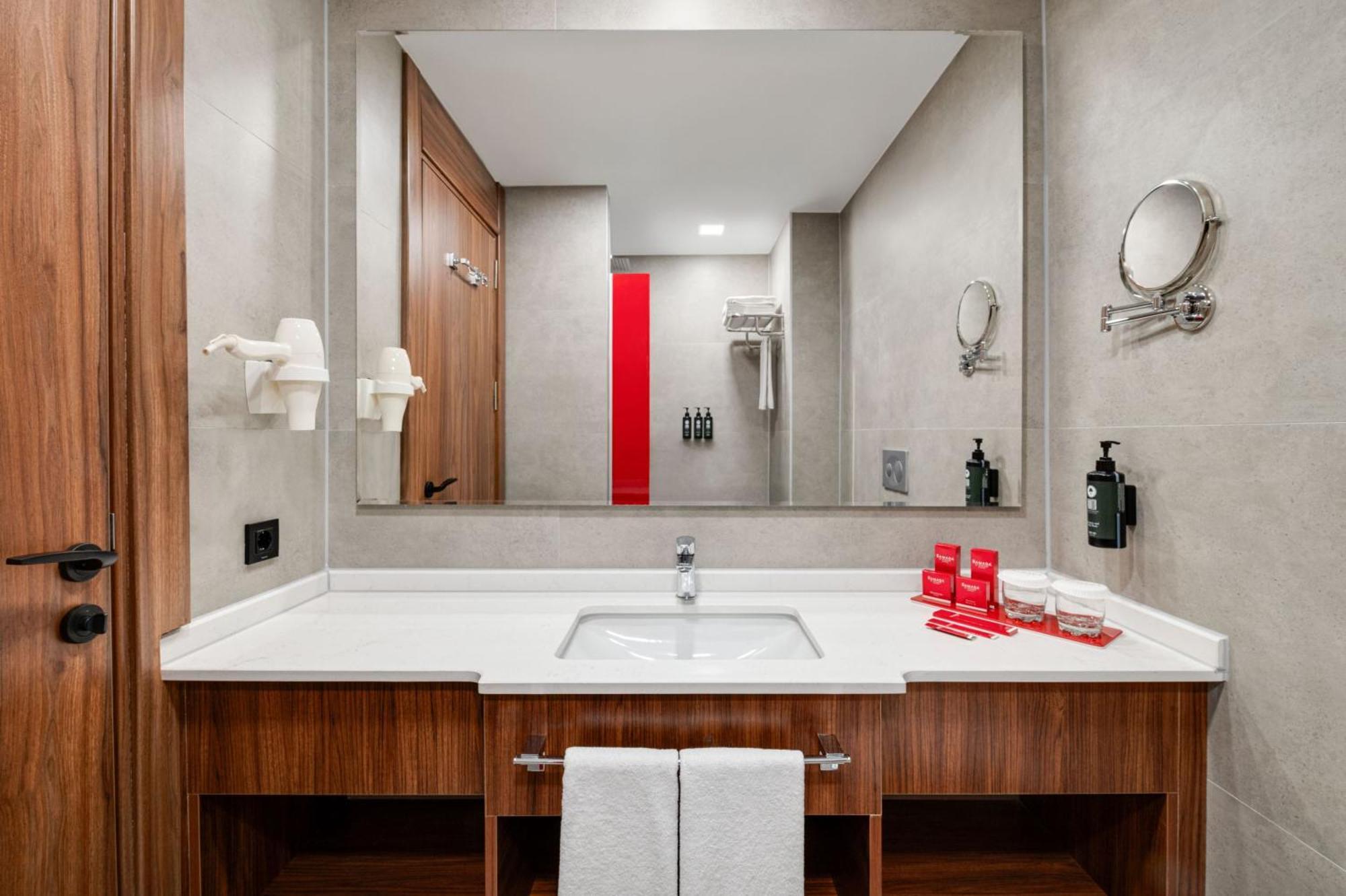 Ramada By Wyndham Gaziantep Hotel Buitenkant foto
