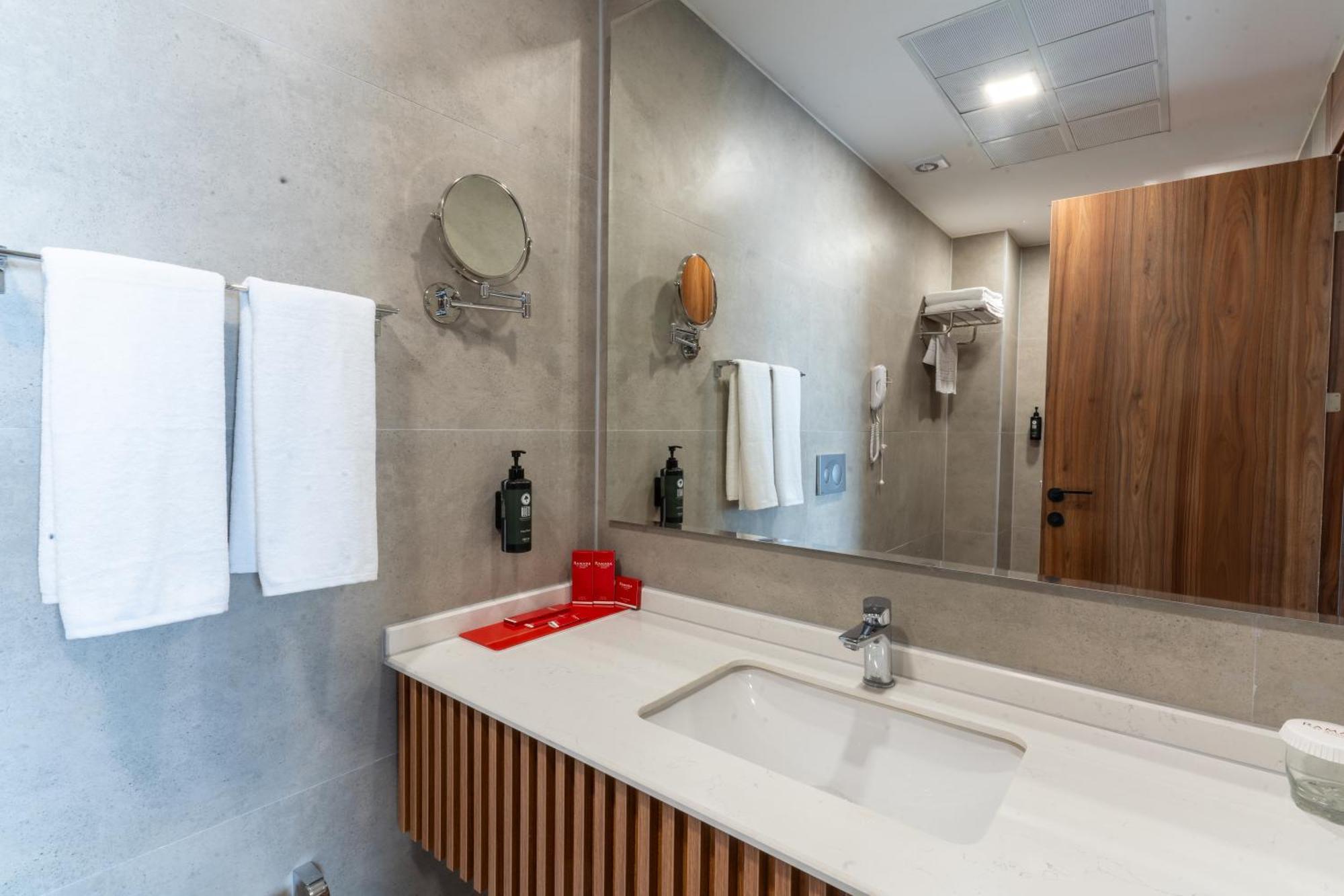 Ramada By Wyndham Gaziantep Hotel Buitenkant foto